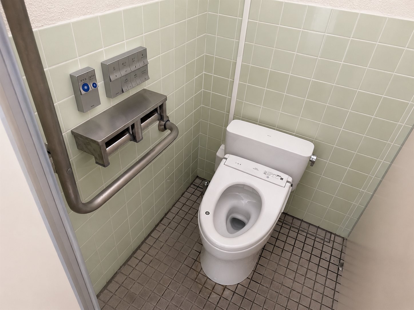 学校内トイレ改修工事 - 本庄市内 (2025年) | 加納設備株式会社の施工事例